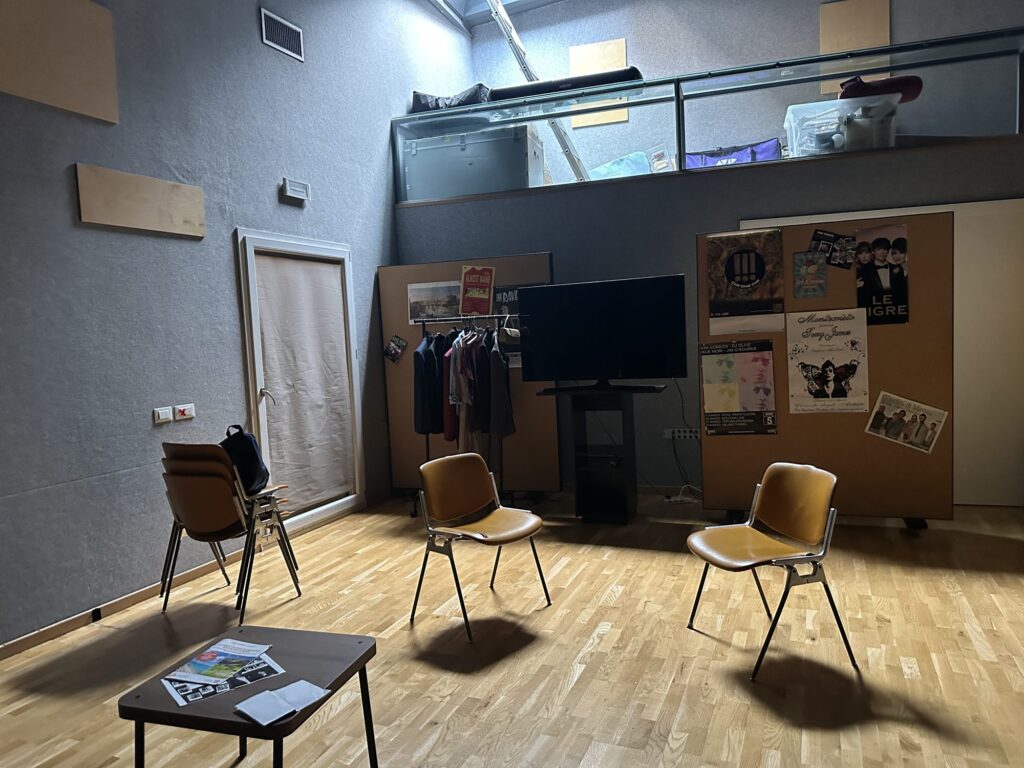 The Mob Studios studio with chairs and wings for Le Notti di Cabiria