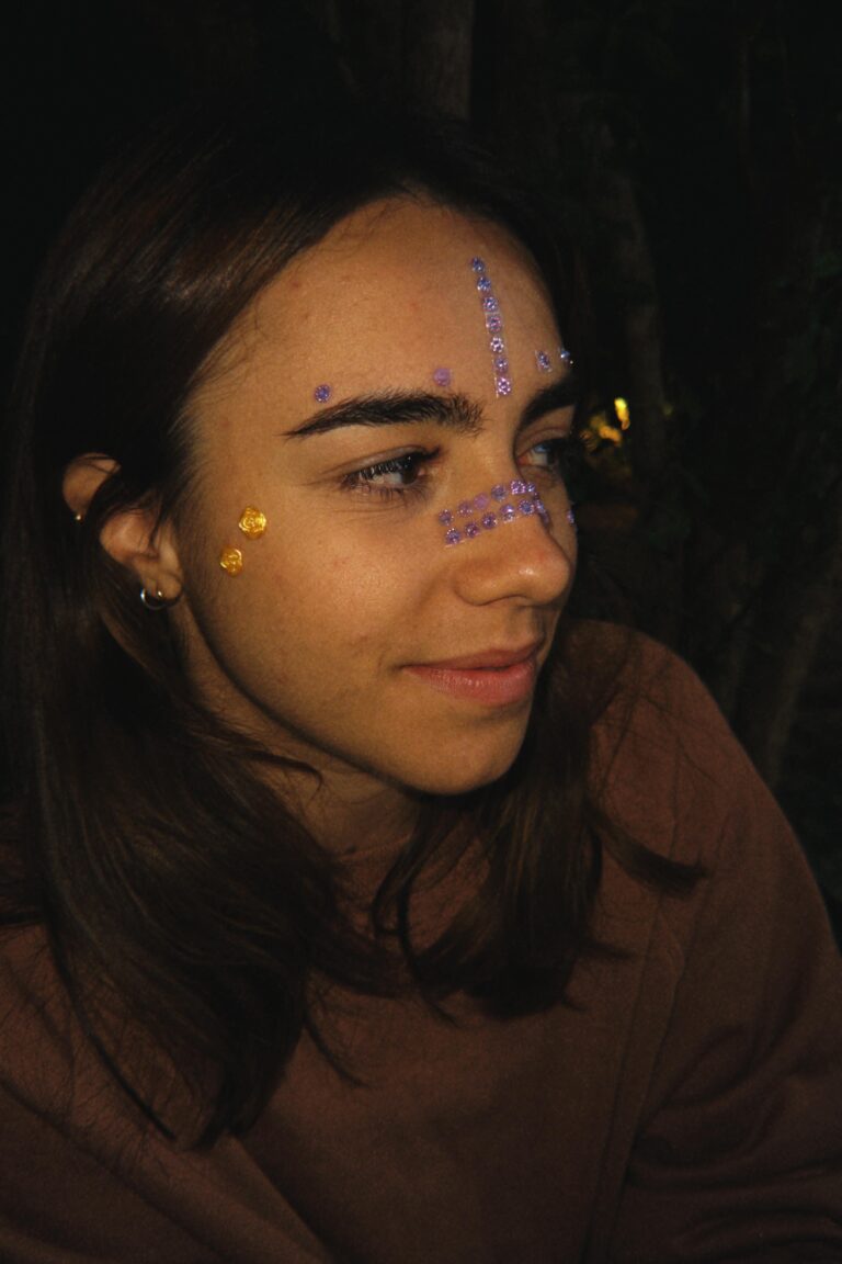 DRAMA retreat: portrait with glitter