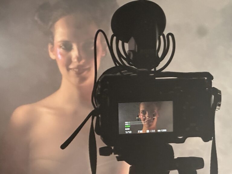 Sesso e Guerra, riprese: primo piano camera nebbia
